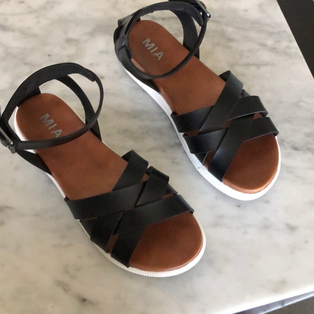 Mia black strapped sandals